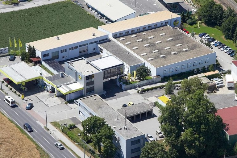 2006_Firmengebäude-min