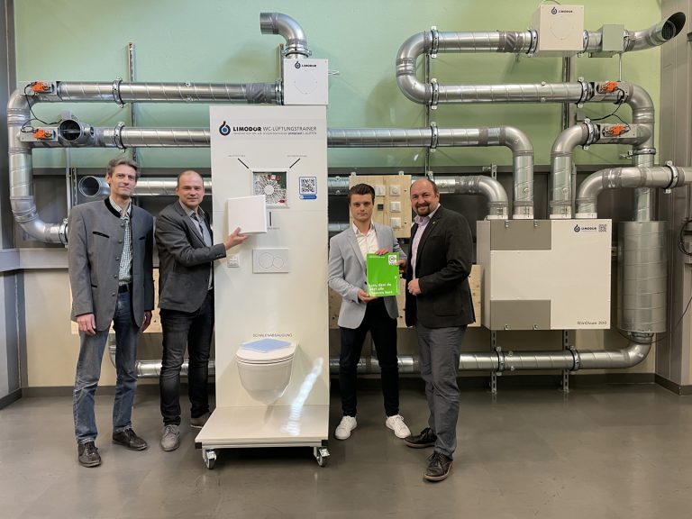 2022_WIFI-Lüftungstrainer_Übergabe-min